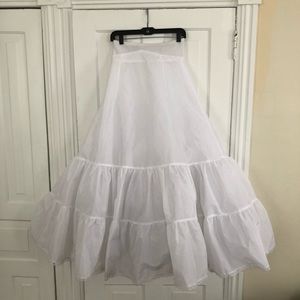 David’s Bridal A Line Zip Up Wedding Slip Size 10